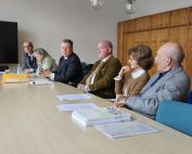 Ein Englischer Garten –Straßentunnel mit Trambahn prüfen